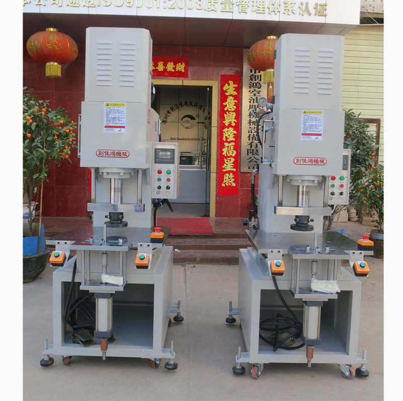 C型數(shù)控液壓機(jī)